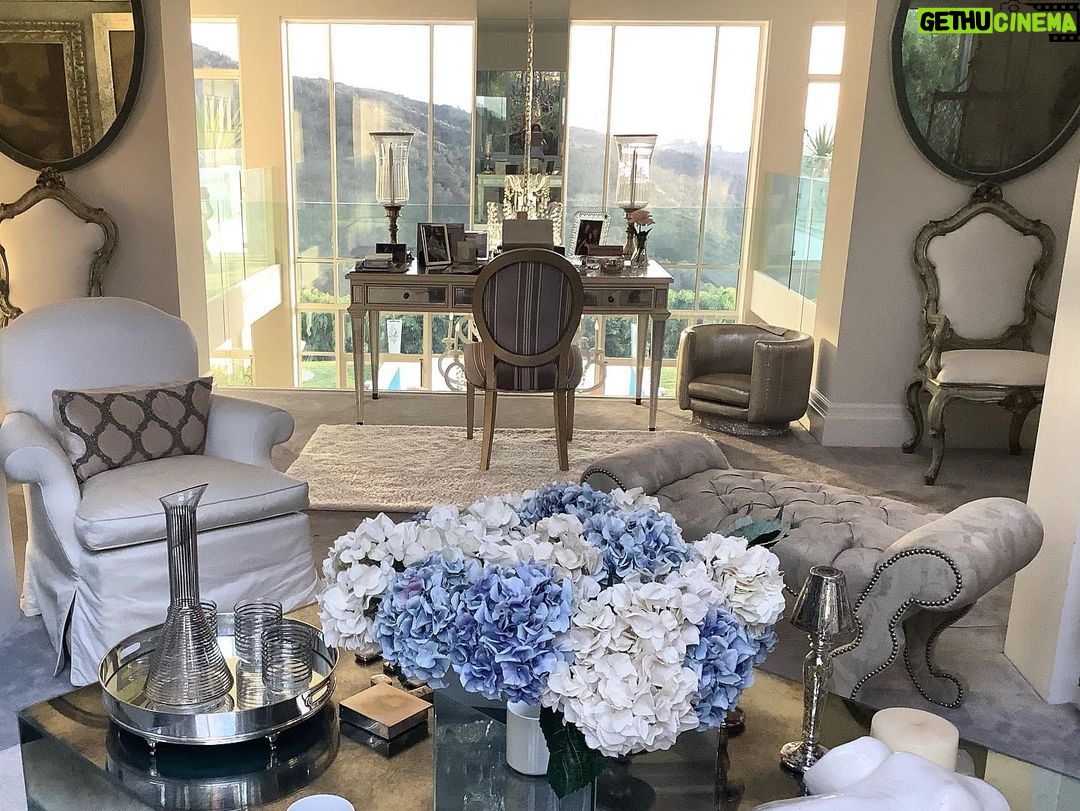 Lisa Vanderpump Instagram - Loving my office at #villarosa recovering #covid_19
