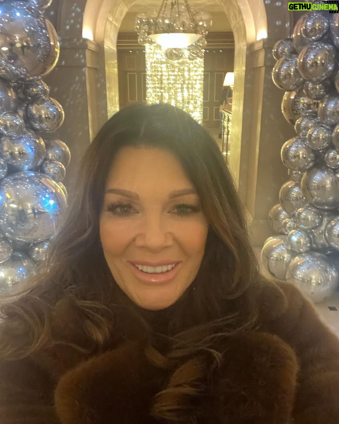 Lisa Vanderpump Instagram - Just arrived back from London, ready to watch #VanderpumpRules tonight on @bravotv at 9/8c! #fauxfur