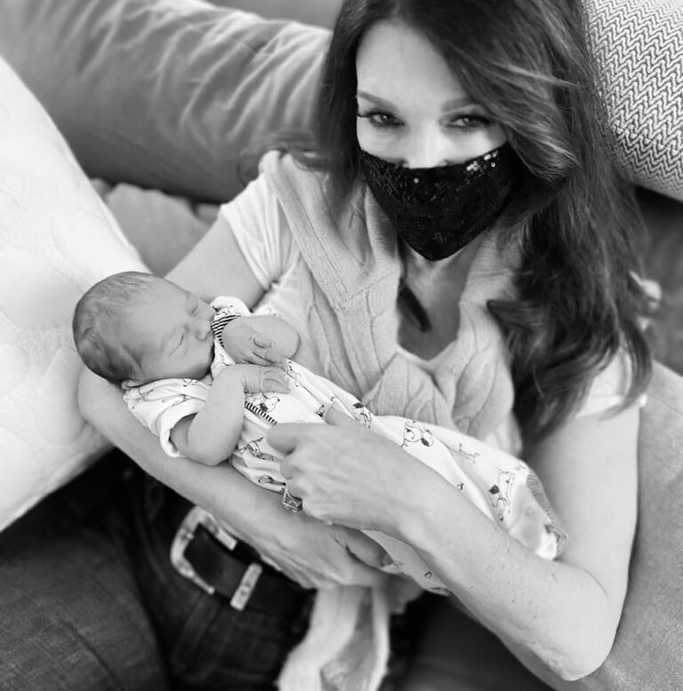 Lisa Vanderpump Instagram - Obsessively in love with baby Theodore 🧸💙 Thank you Pandy and Jason for making me a Nanny Pinky!! @pandoravt