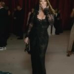 Lisa Vanderpump Instagram – Yes they’re back, back in black 🥂Find out which celebrities will make
AC/DC proud at this year’s #Oscars!
#LiveFromE