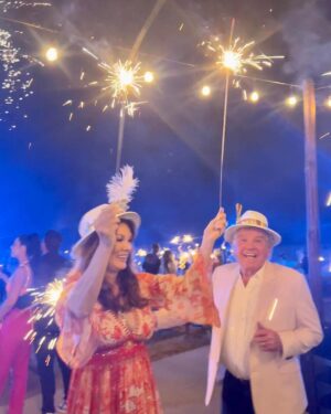 Lisa Vanderpump Instagram - Epic party! Happy New Year!!! 🎉