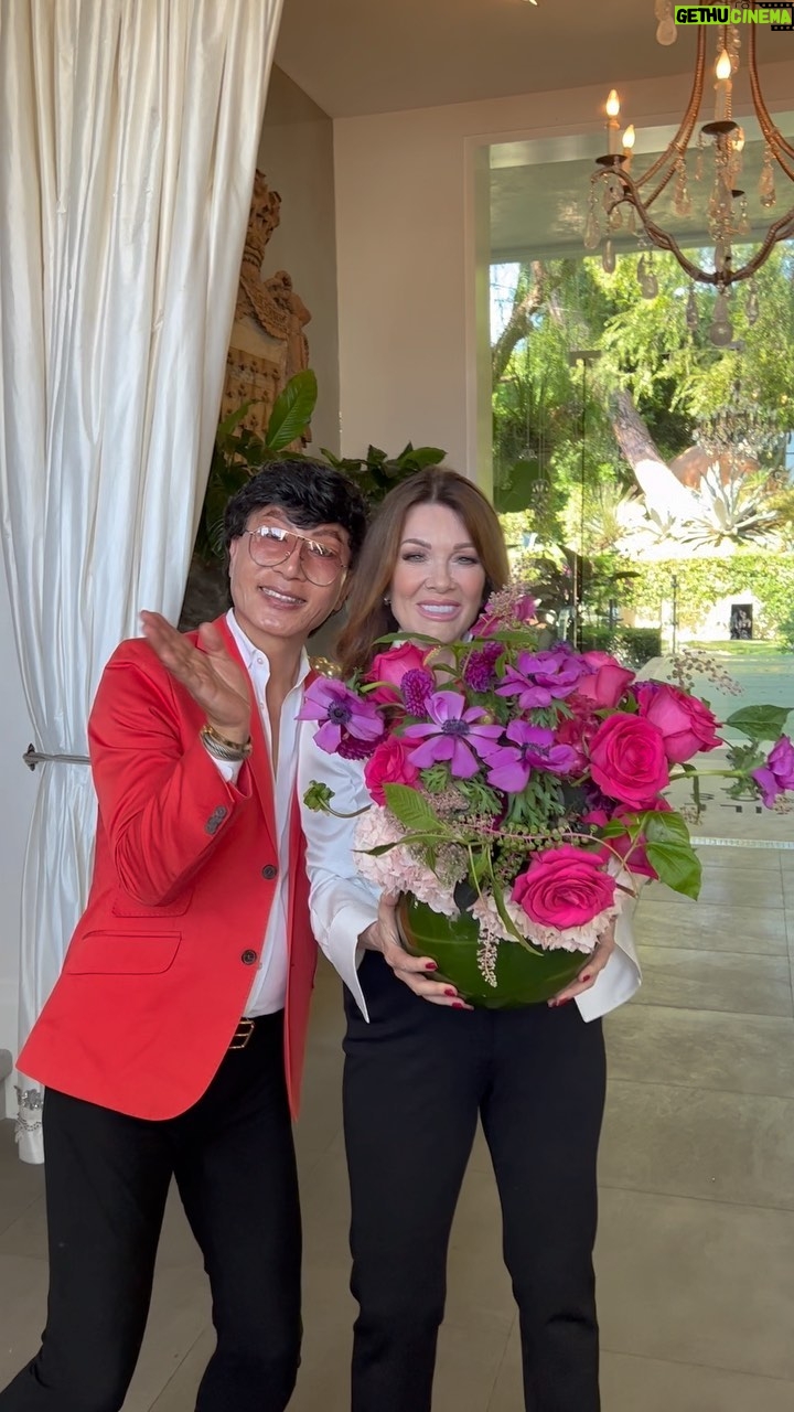 Lisa Vanderpump - 66.3K Likes - Smell the roses 😘🌹💐🌺🌷🌸🌹
