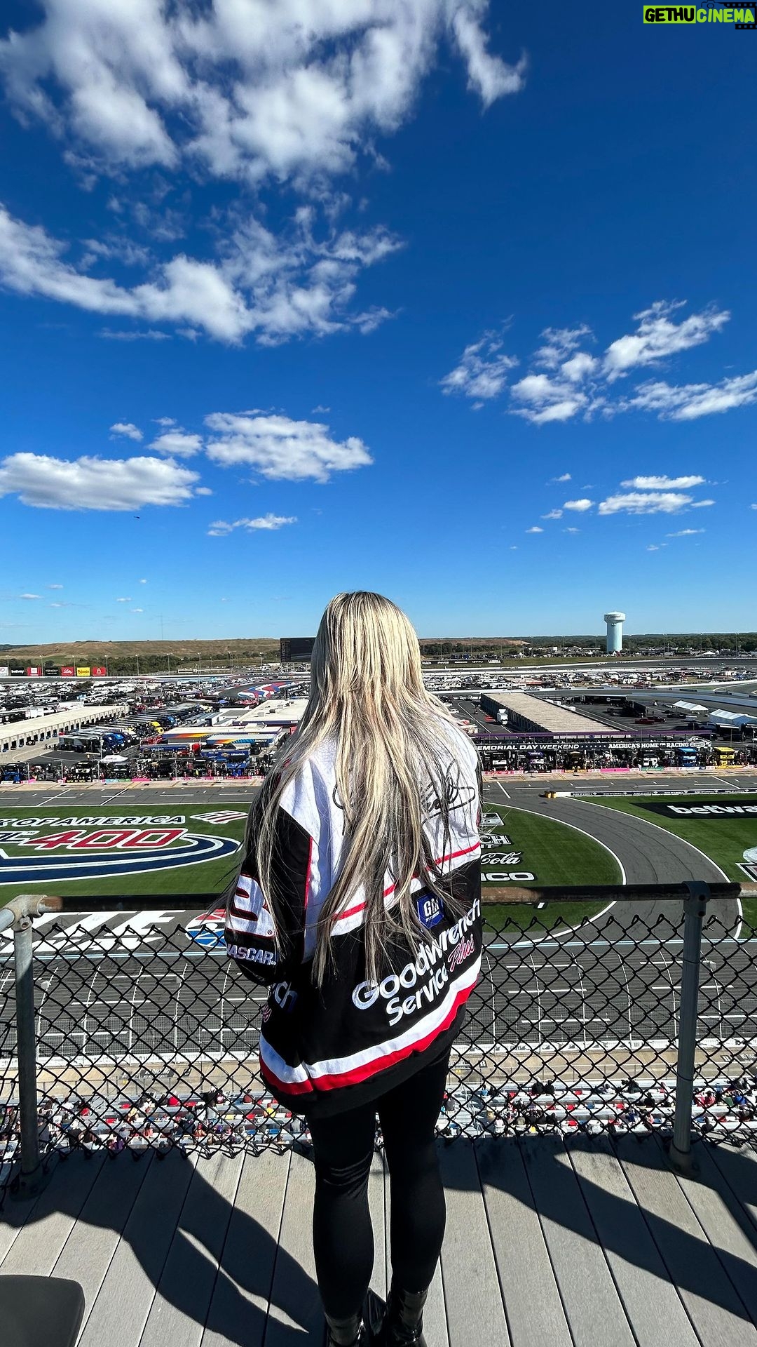 Liv Morgan Instagram - Thank you so much to @wwe @nascar & @charlottemotorspeedway for giving me awesome life experiences I never thought I’d have 🫶 Stay tuned for more behind the scenes footage of my unbelievable time as GRAND MARSHAL..it was a day y’all 😂✨