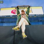 Liv Morgan Instagram – @wwe Superstar @yaonlylivvonce is here! Liv Morgan took a tour of @lambeaufield & surprised @showtyme_33 with a #Packers WWE Legacy Title Belt. 🏆 #GoPackGo Lambeau Field