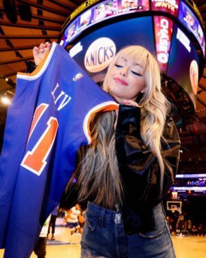 Gionna Daddio Instagram - Thank u thank u thank u 🙏🖤

@nyknicks 
@thegarden 
 

Also, love me some @knickscitydancers 😍