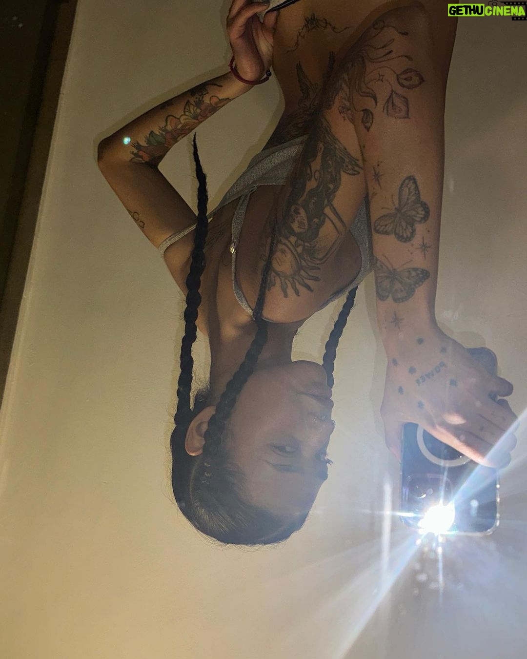 Lizeth Selene Instagram - i see angels at night