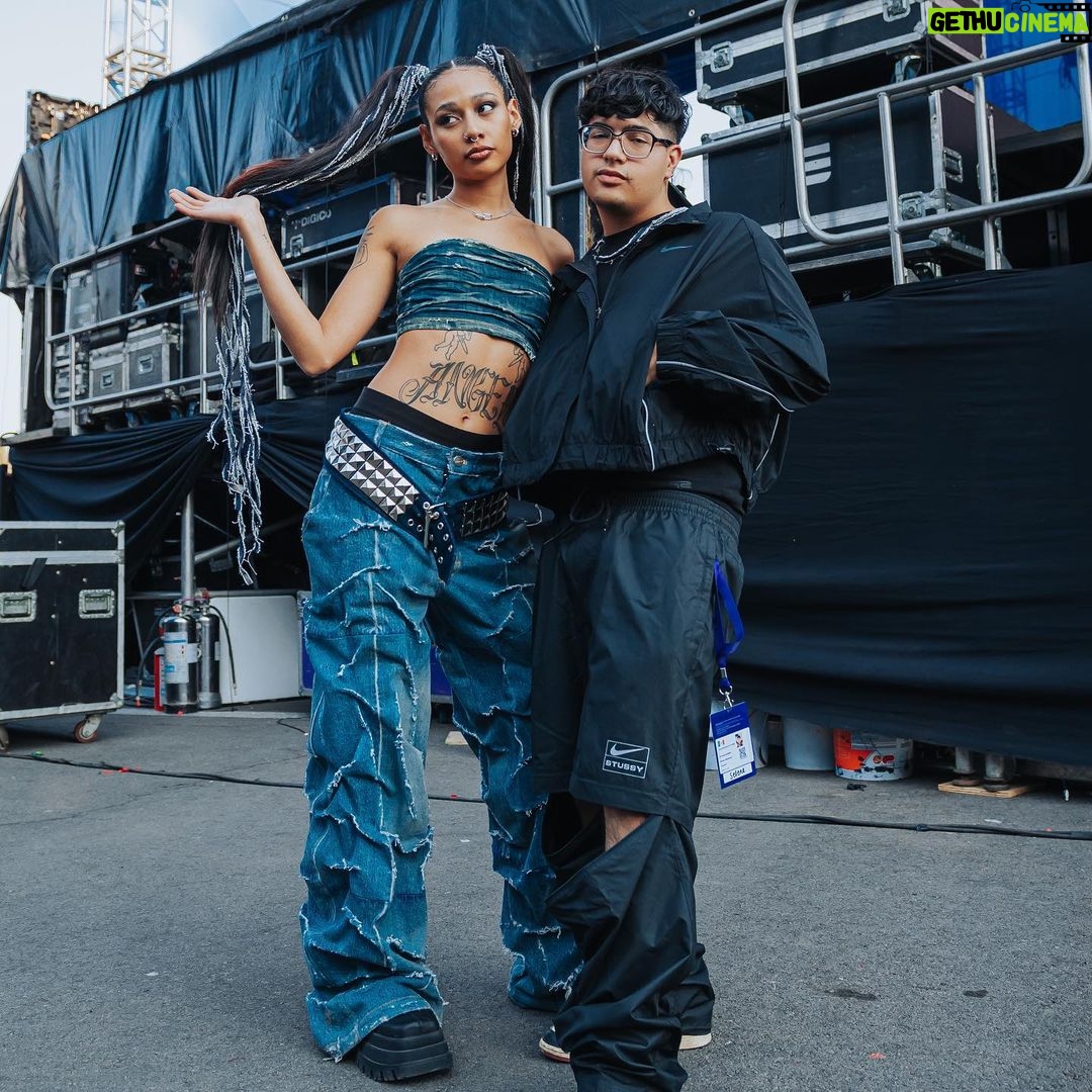 Lizeth Selene Instagram - que rico bailamos y cantamos este fin en @fiaformulae!🌟 fue un día increíble, lleno de emociones y energías que pude compartir y sentir junto a la fam… bailarlas, cantarlas y vivirlas<3 gracias x otro maravilloso show y gracias a todx el equipe q siempre lo hace mágico!!🤍💐 ABB Formula E Mexico City E-Prix