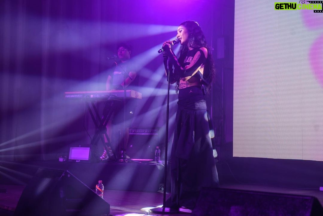 Lizeth Selene Instagram - in forum cdmx @jumpman23 una noche increíble lleno de mujeres inspiradoras y poderosas en la comunidad del sneakergame. siempre agradecida d poder representar y usar mi voz tanto como hablando como cantando! gracias🤍🤍🤍🤍 a todo el team mexa Nike q quiero mucho y a mi equipo hermoso en este camino @mafherluna @roynorman @raul_al @nayelidealba_ @interdimensionalife @adrianglezc @mehmoo @mefistomelies 🪴