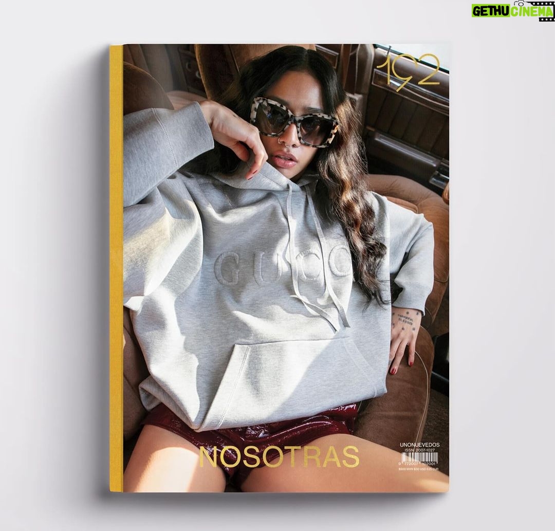 Lizeth Selene Instagram - Las nuevas generaciones de mujeres han aprendido de las batallas del pasado para forjar nuevos caminos. @LizethSelene es el vivo ejemplo de este despunte generacional, entiende que los sueños se pueden hacer realidad a través de esfuerzo y trabajo duro. Usando gafas @Carrera, Selene protagoniza la segunda portada de nuestra Ed. 58 #Nosotras192, una mujer determinada que se mueve en contracorriente, guiada por el ímpetu de la pasión. Suscríbete en nuestro link en bio. Fotografía @fabiolazamora texto @danaesal maquillaje @hiroyonemoto pelo @kazutoshimomura gafas @Carrera #DriveYourStory toda la ropa @Gucci Primavera-Verano 2024