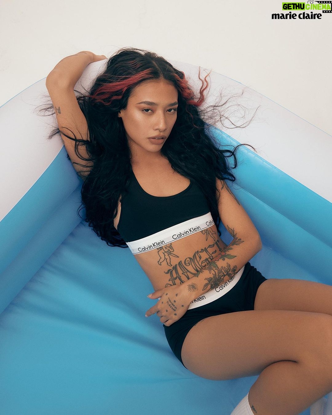 Lizeth Selene Instagram - La autenticidad y encanto de Selene son algunos de los atributos que pudimos conocer en esta nueva edición de Marie Claire donde protagoniza nuestra portada junto a @calvinklein. Selene se ha convertido en una voz joven capaz de mover a otros. Nos mostró su lado más real, intereses espirituales y filosofía de vida: “Todo lo que hagas en esta vida tendrá que ver con la eternidad”, comentó @lizethselene 🦋❤️🔥 También nos habló sobre su próxima serie “Yellow” y su personaje Nico✨ Créditos: Director editorial: @gerardangulo Fotografía: @Carlos_ruizc Realización: @sergio.valenzuelach Maquillaje: Gustavo Bortoloti Peinado: @Carlosarriolahair Asistente de Fotografía: @eugenio_vargaci Asistente de Moda: @michortizand y @lilly.azul Asistente de Producción: @marthalvarezbernal