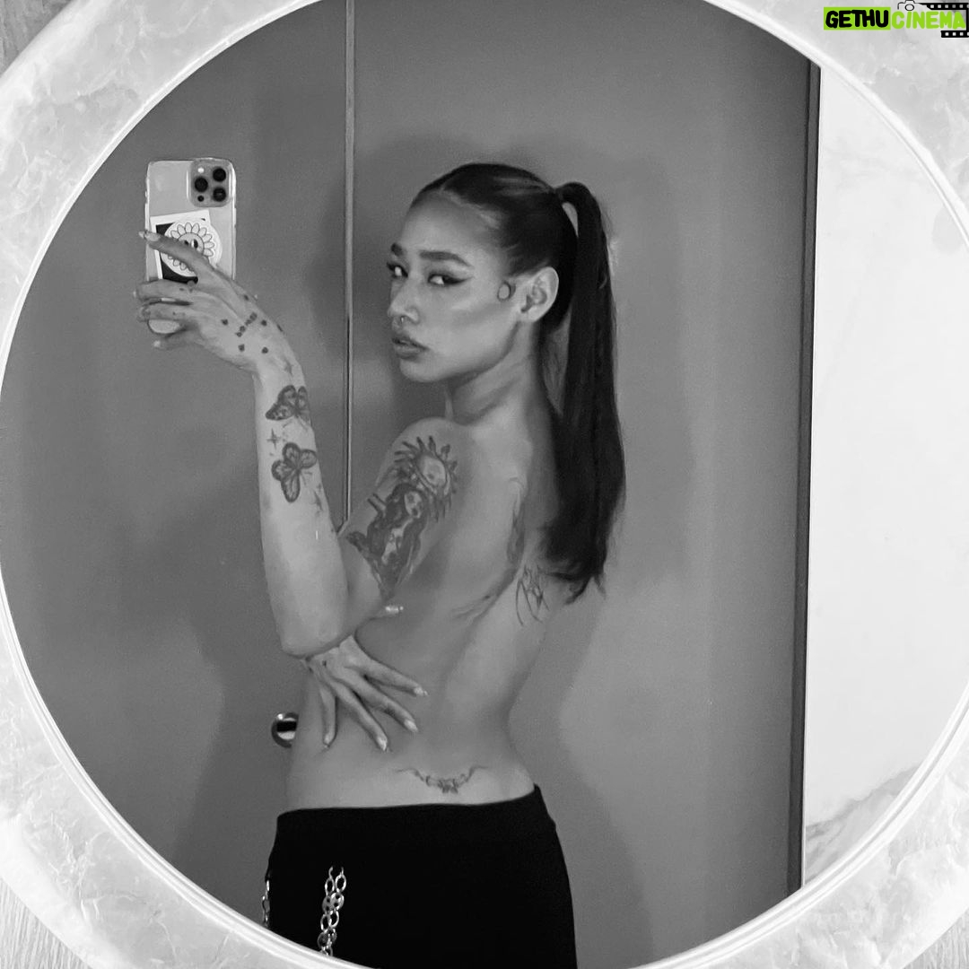Lizeth Selene Instagram - photodump paris capitulo II Paris