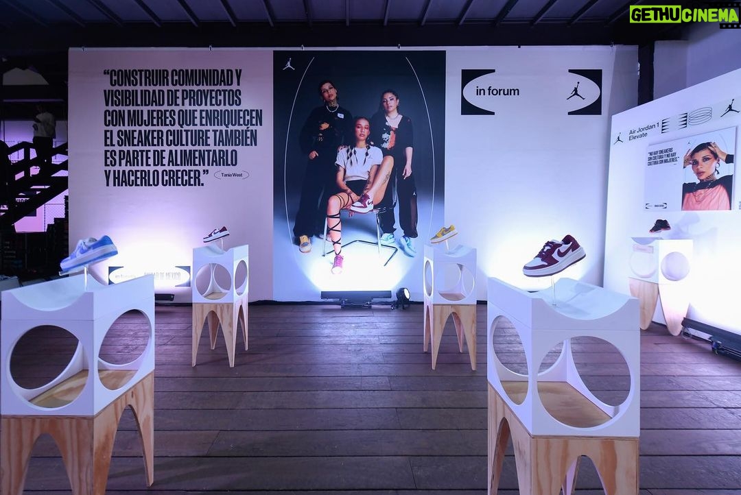 Lizeth Selene Instagram - in forum cdmx @jumpman23 una noche increíble lleno de mujeres inspiradoras y poderosas en la comunidad del sneakergame. siempre agradecida d poder representar y usar mi voz tanto como hablando como cantando! gracias🤍🤍🤍🤍 a todo el team mexa Nike q quiero mucho y a mi equipo hermoso en este camino @mafherluna @roynorman @raul_al @nayelidealba_ @interdimensionalife @adrianglezc @mehmoo @mefistomelies 🪴