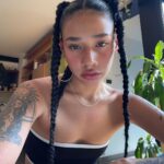 Lizeth Selene Instagram - extraño el calorcito☀️