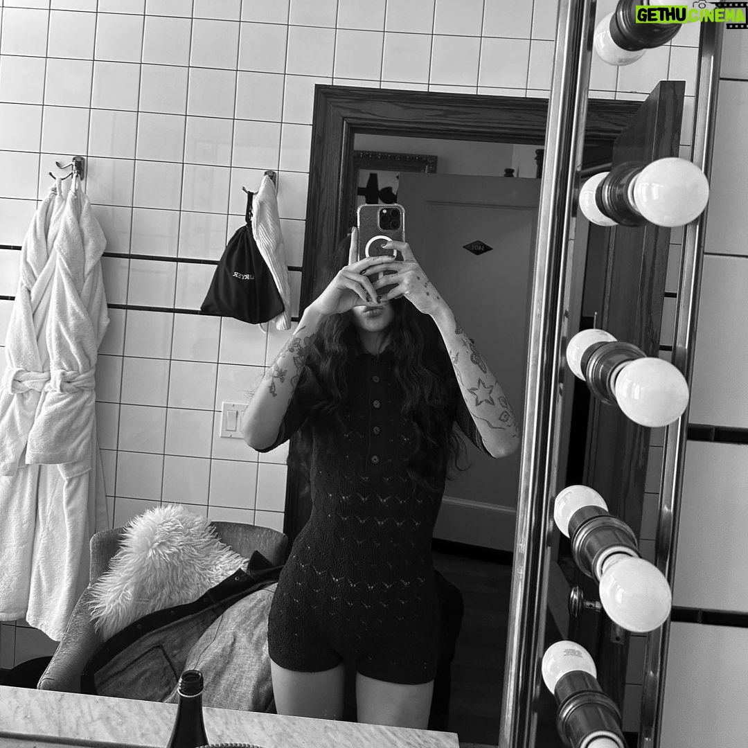 Lizeth Selene Instagram - días divinos, noches de insomnio Lost In New York