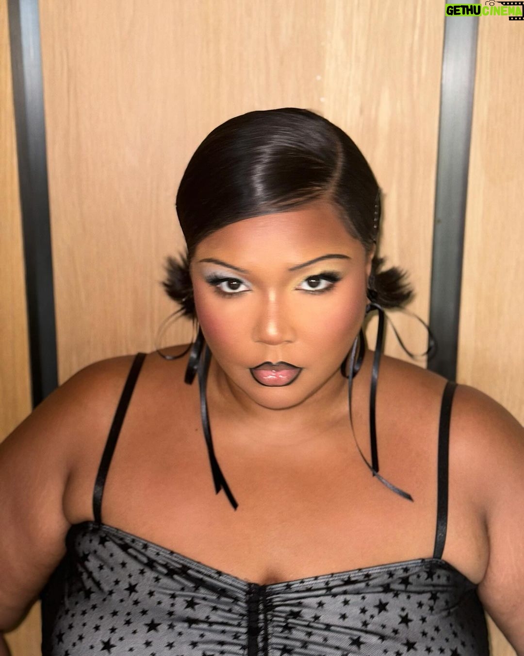 Lizzo Instagram - I was d*pressed like 20 mins ago but i just cried it out… im awesome idk why i keep forgetting that 🥲