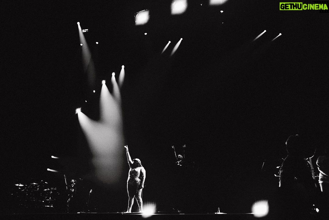 Lizzo Instagram - NAH IMA TALK MY SHIT… OUT OF 100s OF CONCERT SPECIALS THE EMMYS CHOSE MINE FOR OUTSTANDING VARIETY SPECIAL— ITS AN HONOR TO BE NOMINATED TONIGHT WITH LEGENDS! And to my SPECIAL TOUR FAMILY! THANK YOU— WE HAD A LIFE-CHANGING EXPERIENCE THAT *NO ONE* CAN TAKE AWAY FROM US— THANK YOU @missymisdemeanorelliott @iamcardib @sza FOR MAKING IT EVEN EXTRA SPECIAL— IM DOIN SHOTS TONIGHT CUS WE ARE ALREADY WINNERS AND MORE THAN CONQUERERS🙌🏾 IM TAGGING EVERYBODY IN THE PICS — I LOVE YOU, YOU ARE BEAUTIFUL, AND YOU CAN DO ANYTHING 💖💖💖💖 🙏🏾🙏🏾🙏🏾🙏🏾 @televisionacad @tanishascott @q_thervandross @eriishizu @iwantalexx @theshelbyswain @streamonmax @doneanddustedtv @wrenchsam @kevinbeisler @alannnnnna 🙏🏾🙏🏾🙏🏾🙏🏾