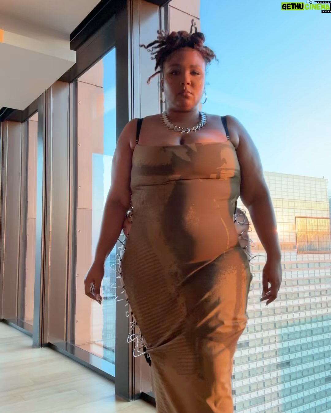 Lizzo Instagram - Keep yo foot on they necks all year 💎