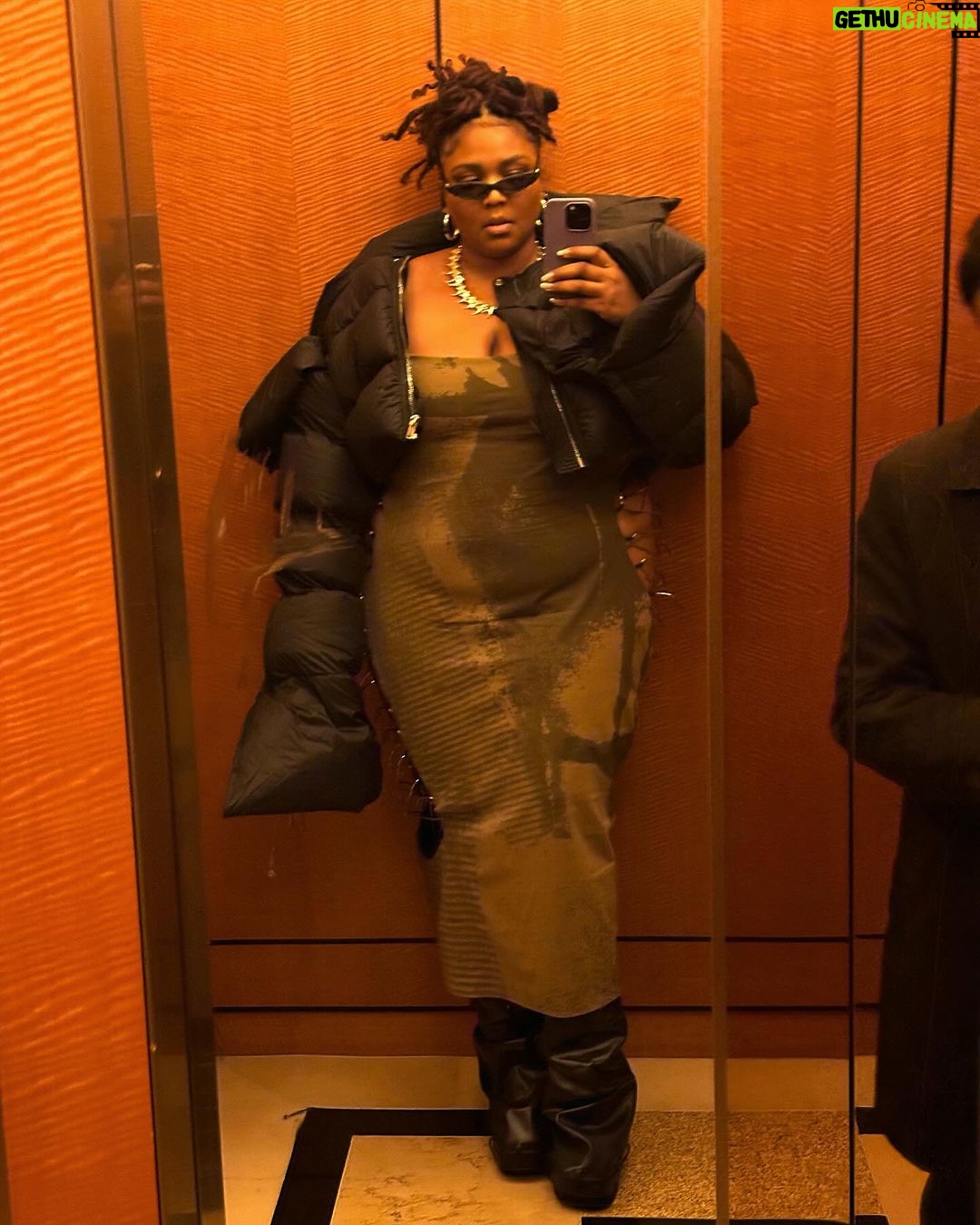 Lizzo Instagram - Keep yo foot on they necks all year 💎