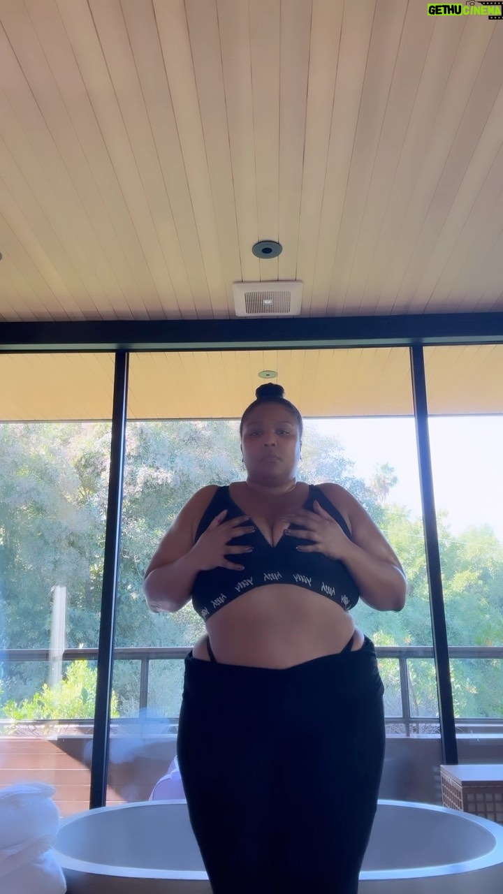 Lizzo Instagram - I’m holding my breath… @yitty bras are 60% off right now 😮💨