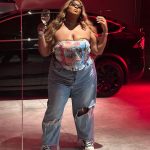 Lizzo Instagram - Bye September, u fuckin bitch ✌🏾