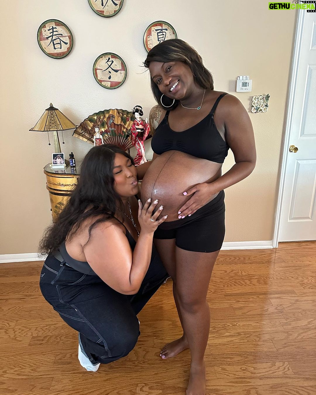 Lizzo Instagram - Had the best h-town weekend I got to see my besties and love on my people got a 3 wheel motion and shut down the galleria π€πΎπ€πΎ