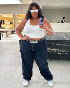 Lizzo Instagram - Had the best h-town weekend I got to see my besties and love on my people got a 3 wheel motion and shut down the galleria 🤘🏾🤘🏾
