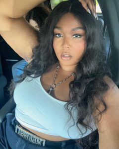 Lizzo Instagram - Had the best h-town weekend I got to see my besties and love on my people got a 3 wheel motion and shut down the galleria 🤘🏾🤘🏾