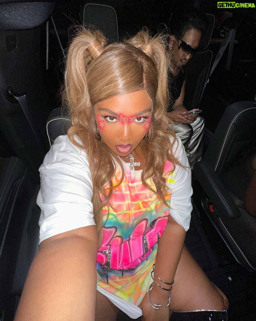Lizzo Instagram - WAKE UP… TIME TO PUT A LIL BIT OF MAKEUP