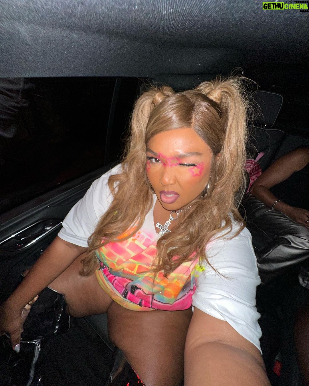 Lizzo Instagram - WAKE UP… TIME TO PUT A LIL BIT OF MAKEUP