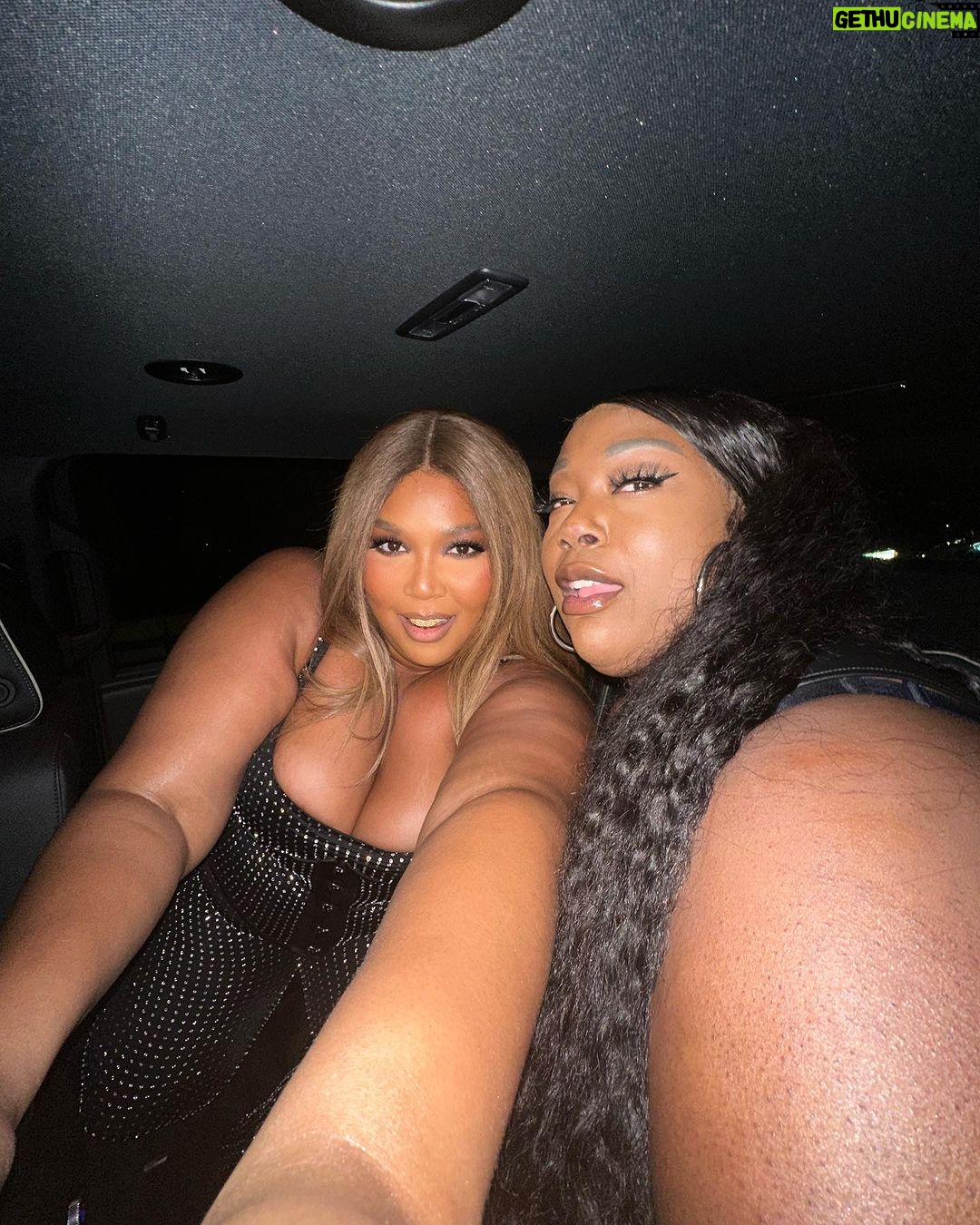 Lizzo Instagram - WE HAD A TIIIIIIME LASSSSSS NIGHTTTTTTTTT😮💨😮💨😮💨 LEXO♾️LIZZO