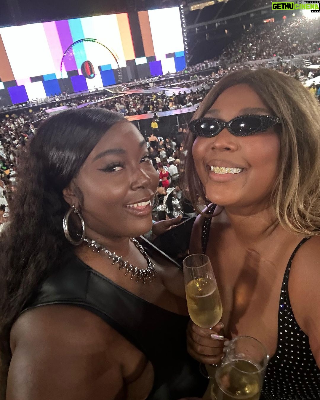 Lizzo Instagram - WE HAD A TIIIIIIME LASSSSSS NIGHTTTTTTTTT😮💨😮💨😮💨 LEXO♾️LIZZO
