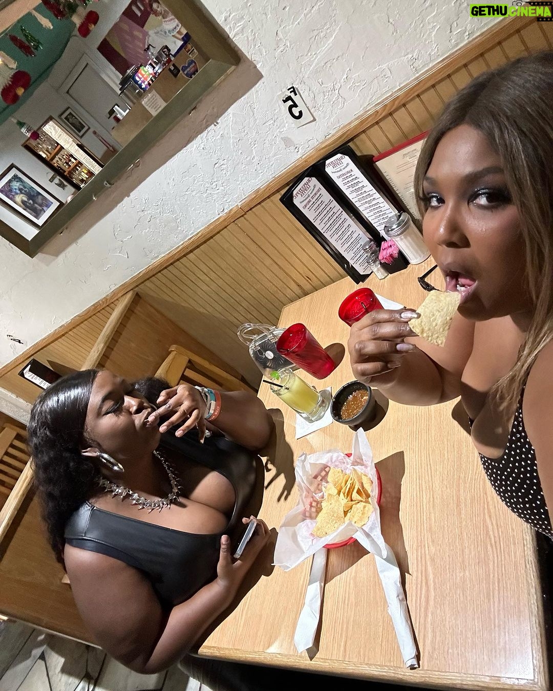 Lizzo Instagram - WE HAD A TIIIIIIME LASSSSSS NIGHTTTTTTTTT😮💨😮💨😮💨 LEXO♾️LIZZO
