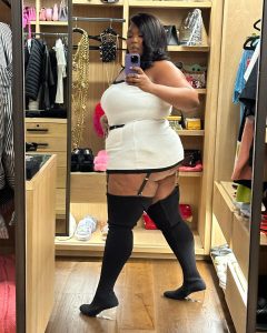 Lizzo Instagram - Im eatin good🍛
