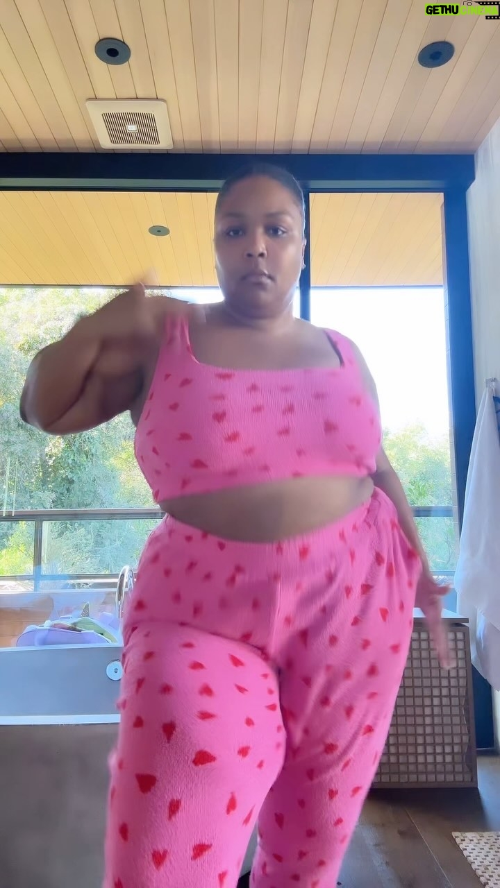 Lizzo Instagram - JUST IN TIME FOR VALENTIMES DAY! NEW @YITTY PET ME WITH PINKY HEARTS💞 only at yitty.com !