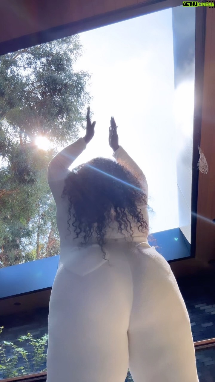 Lizzo Instagram - The PET ME ONESIE IS BACK IN STOCK… and if you don’t like heart pockets then MAYBE U DONT LIKE FUN🥲 @yitty