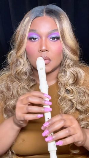 Lizzo Instagram - Give me an instrument and imma play it… 🤓🪈 thank you Sydney 💖