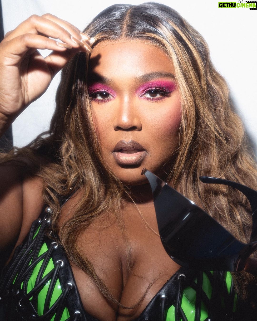 Lizzo Instagram - TRUE LIFE: I CANT STOP BEING PRETTY😫