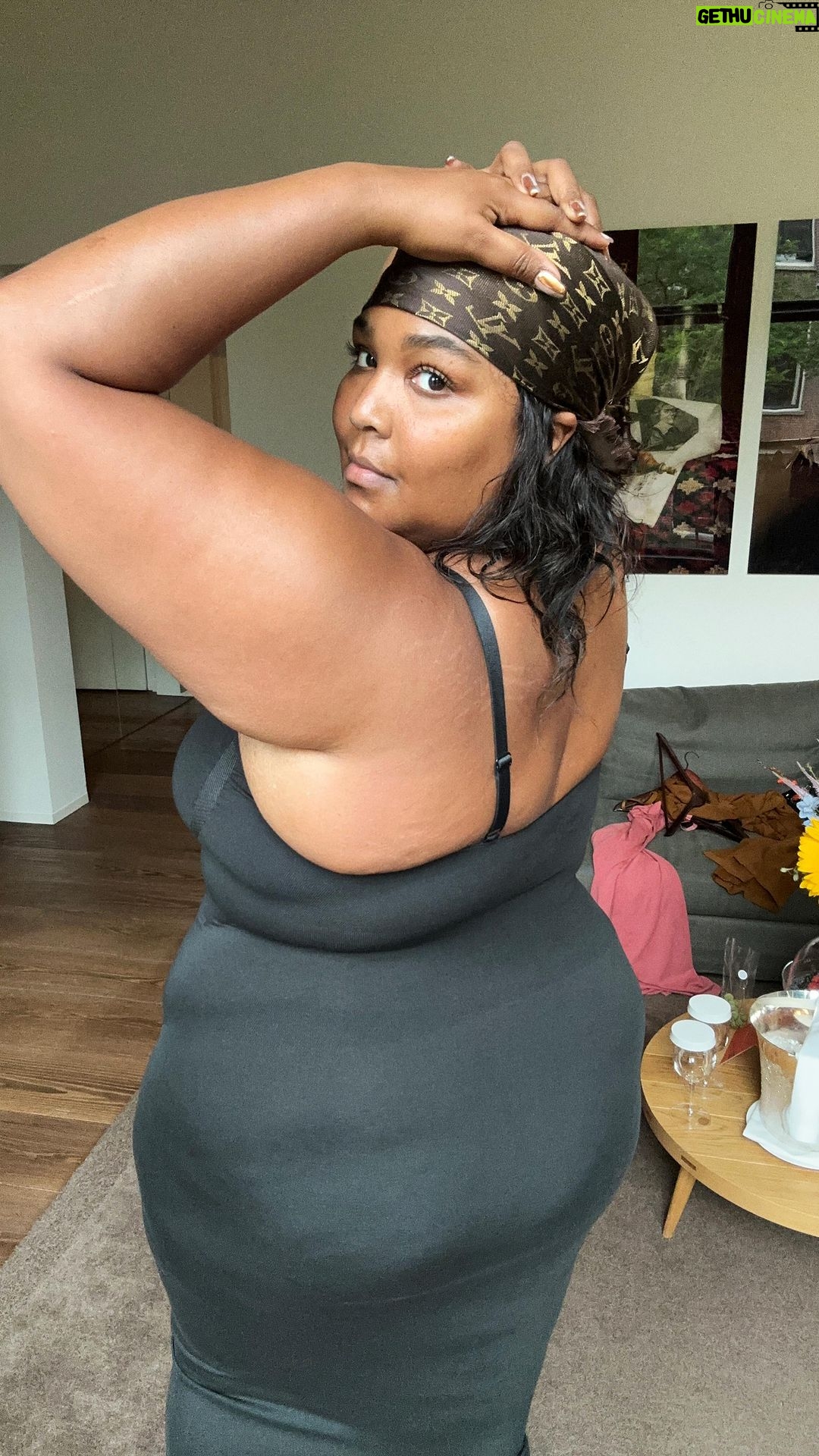 Lizzo Instagram - YES I KNOW IM FAT. I KNOW I HAVE A BELLY. THERE IS NO CLOTHING ITEM THAT WILL PERMANENTLY CHANGE YOURSELF. WEAR WHAT FEELS GOOD. NEW @Yitty SMOOTH AS HELL MAXI DRESSES ARE HERE- YOUR BODY INCLUDED 💖 🥰 SIZE 6X-XS ONLY AT YITTY.COM !!!