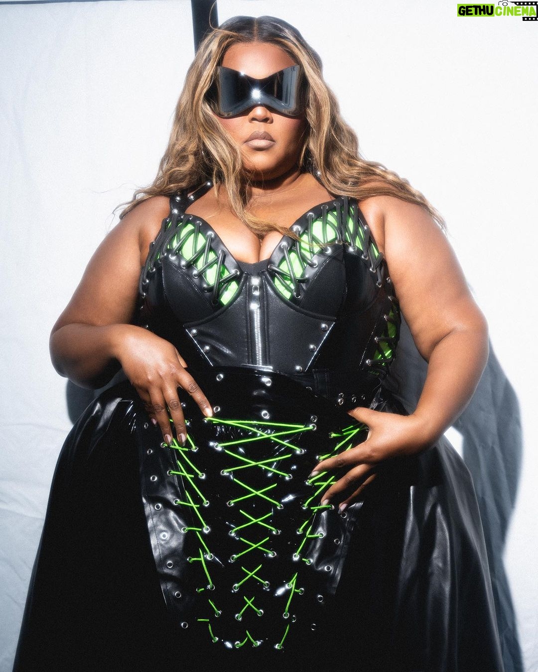Lizzo Instagram - TRUE LIFE: I CANT STOP BEING PRETTY😫