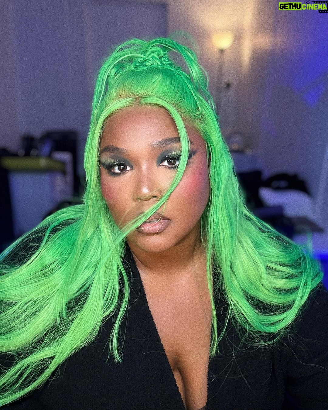 Lizzo Instagram - Green Glammour💚 @iwantalexx @theshelbyswain