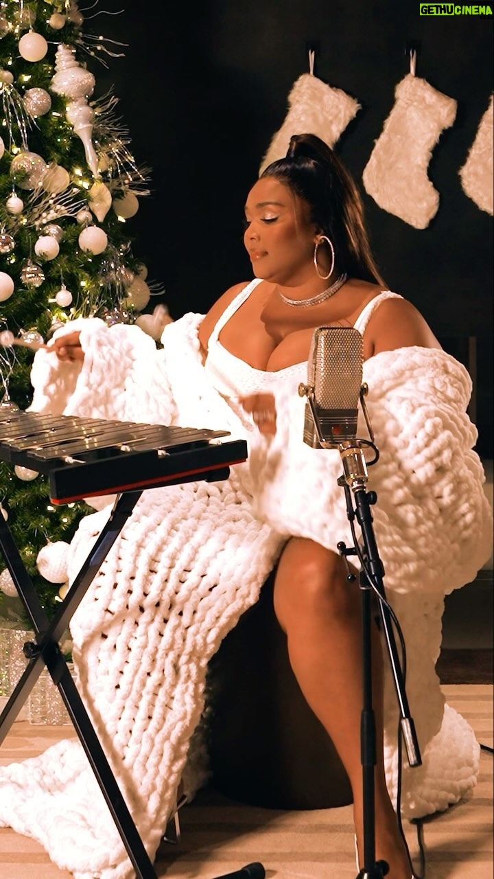 Lizzo Instagram - Someday, at Christmas- now streaming everywhere 🎄