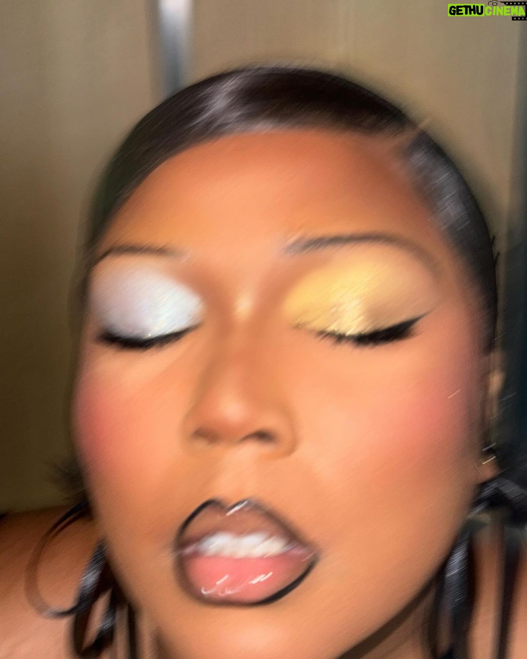 Lizzo Instagram - I was d*pressed like 20 mins ago but i just cried it out… im awesome idk why i keep forgetting that 🥲