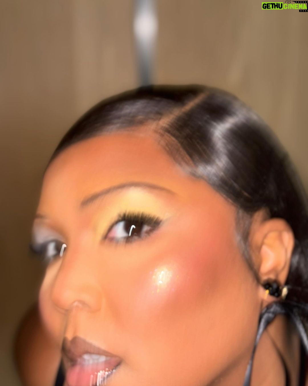 Lizzo Instagram - I was d*pressed like 20 mins ago but i just cried it out… im awesome idk why i keep forgetting that 🥲