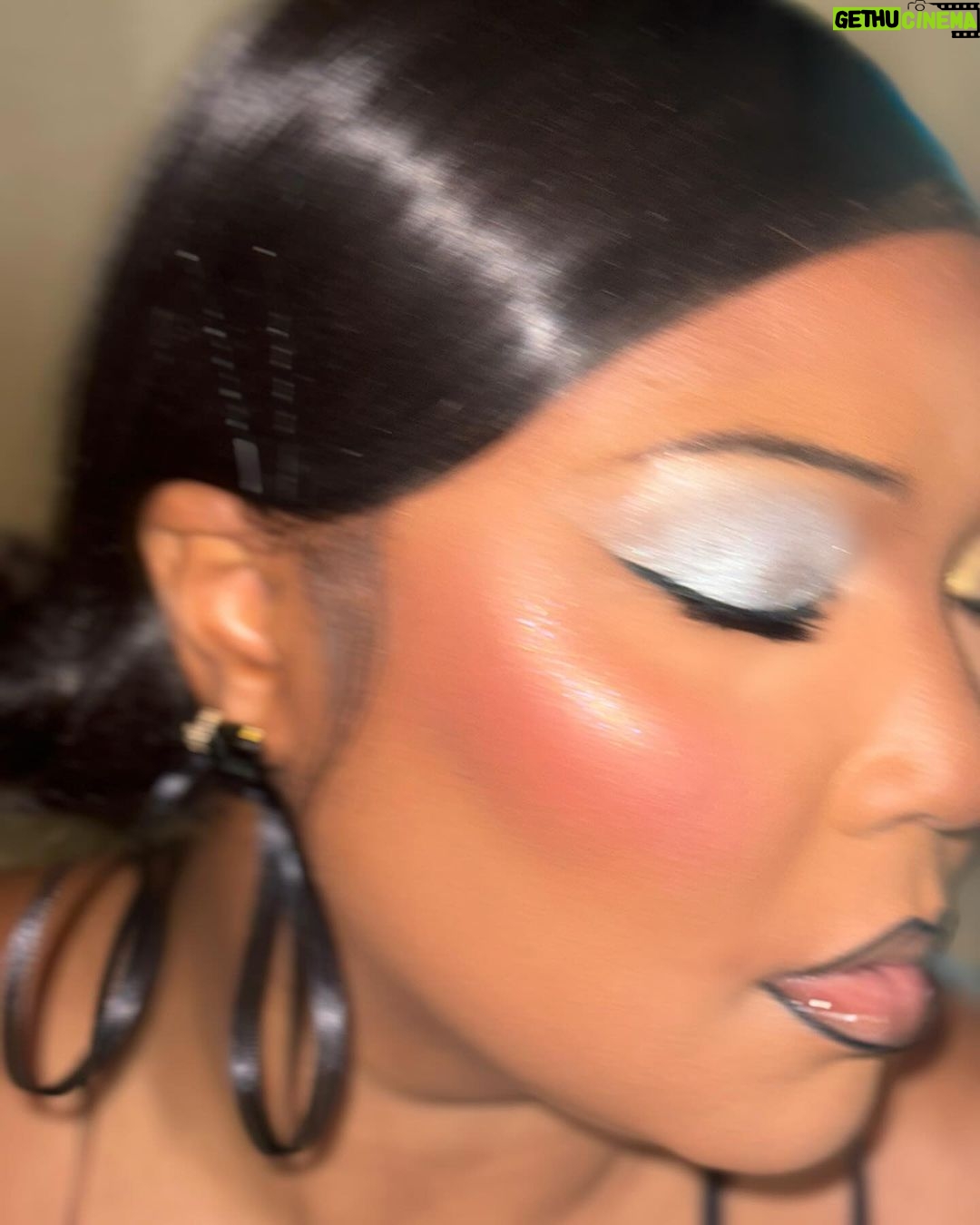 Lizzo Instagram - I was d*pressed like 20 mins ago but i just cried it out… im awesome idk why i keep forgetting that 🥲