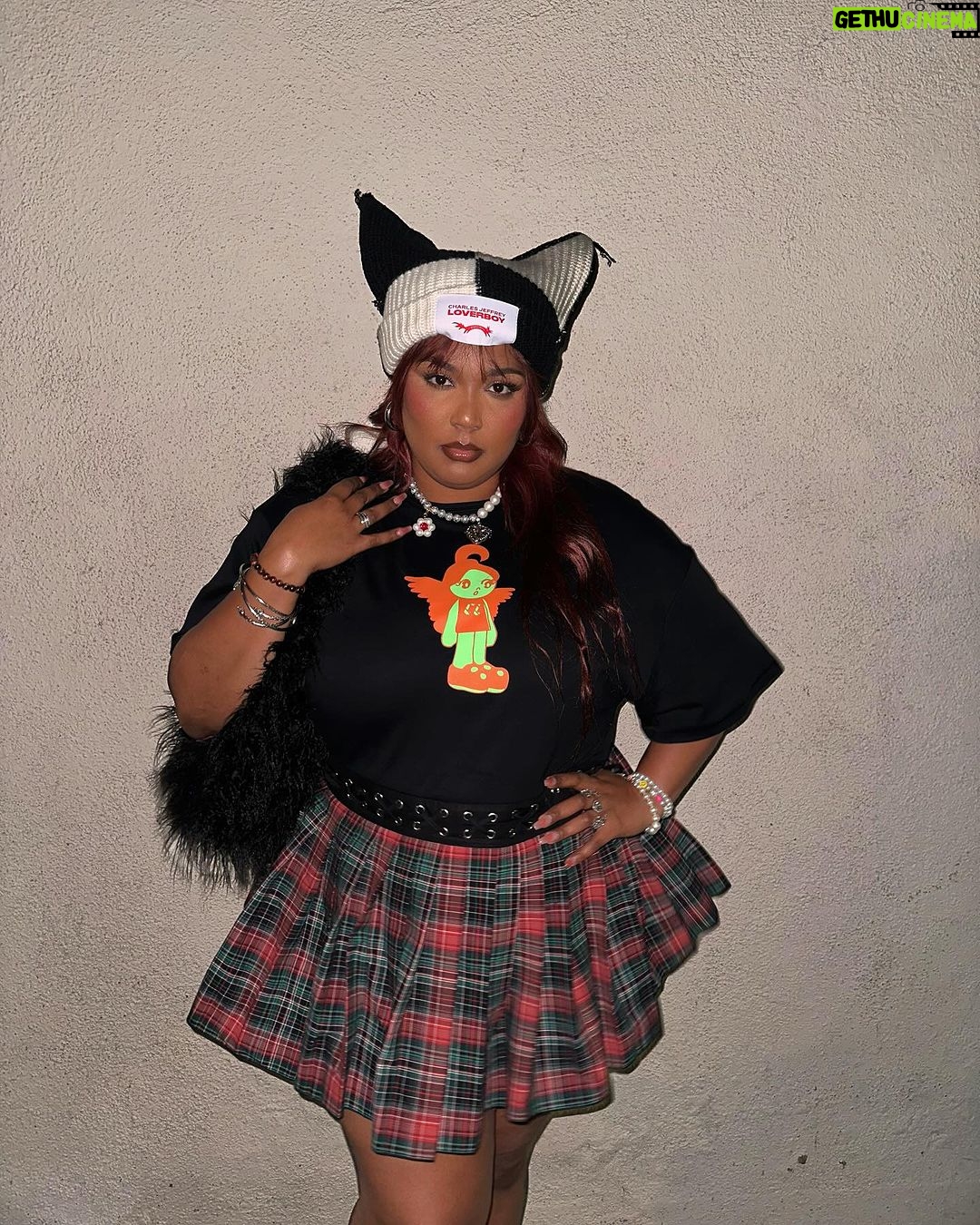 Lizzo Instagram - I PAY ATTENTION TO THINGS THAT MOST PEOPLE IGNORE 🫶🏾