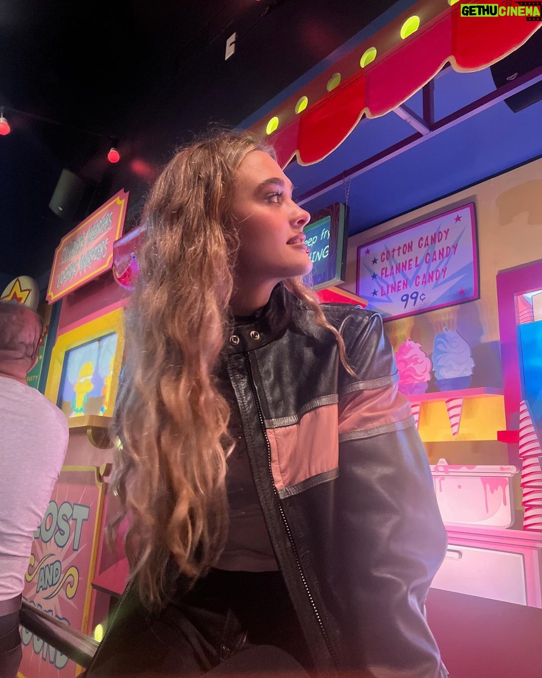 Lizzy Greene Instagram - thank youu @unistudios #HHN #ad