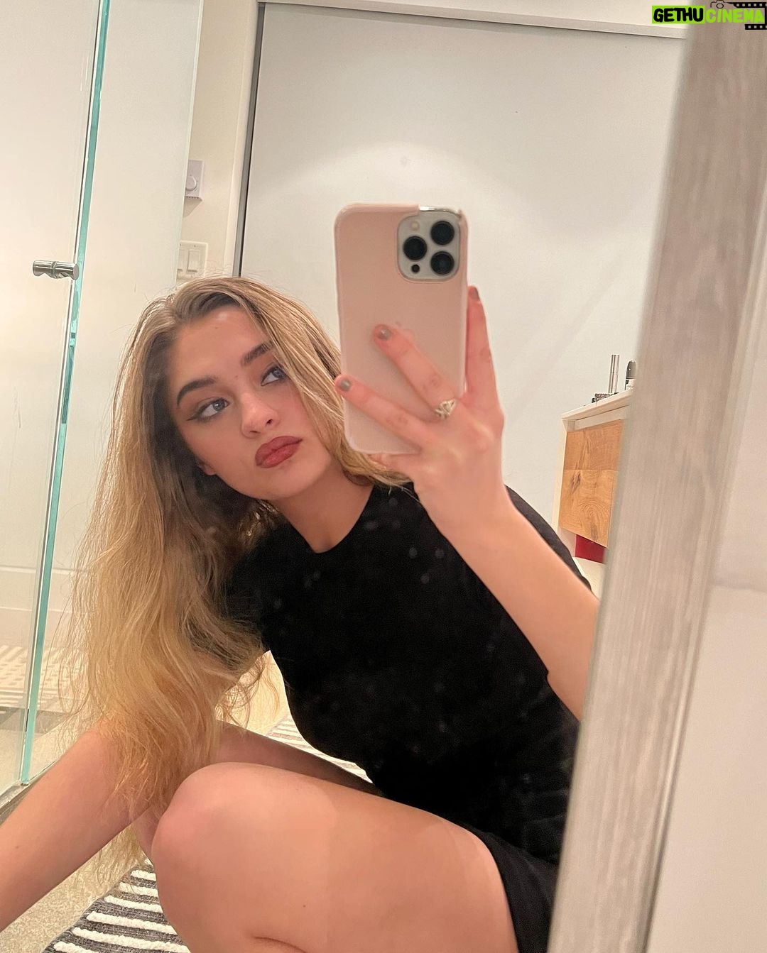 Lizzy Greene Instagram - lightbeamers✨🌟⚡️*.•:*