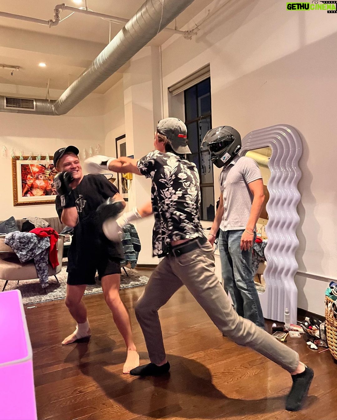 Lizzy Greene Instagram - swipe to see what a monday night at my place looks like