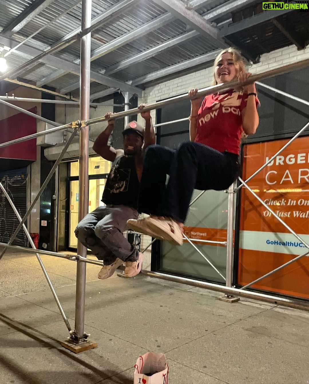 Lizzy Greene Instagram - we out here summering and asking the gas station worker to take our pics