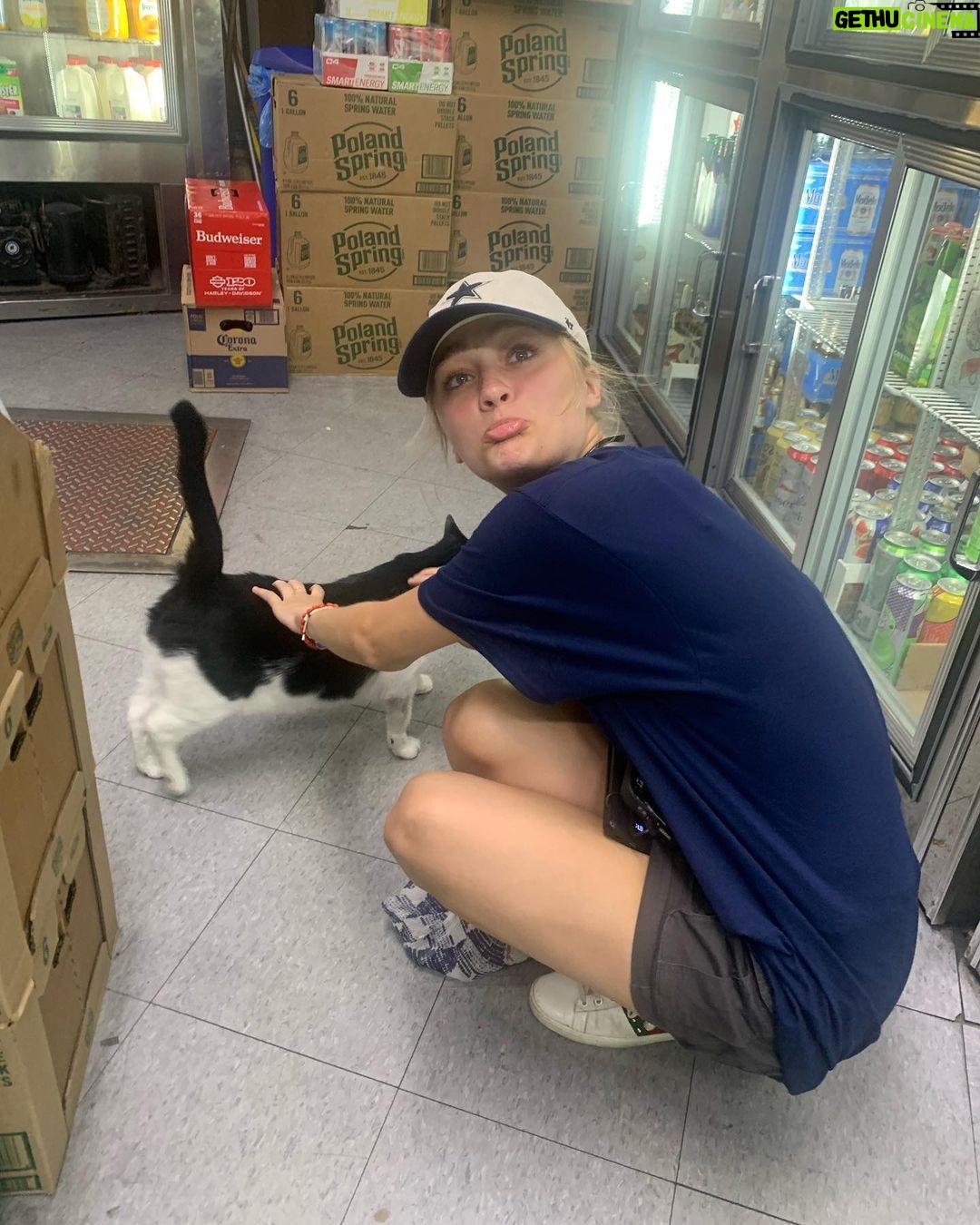 Lizzy Greene Instagram - we out here summering and asking the gas station worker to take our pics
